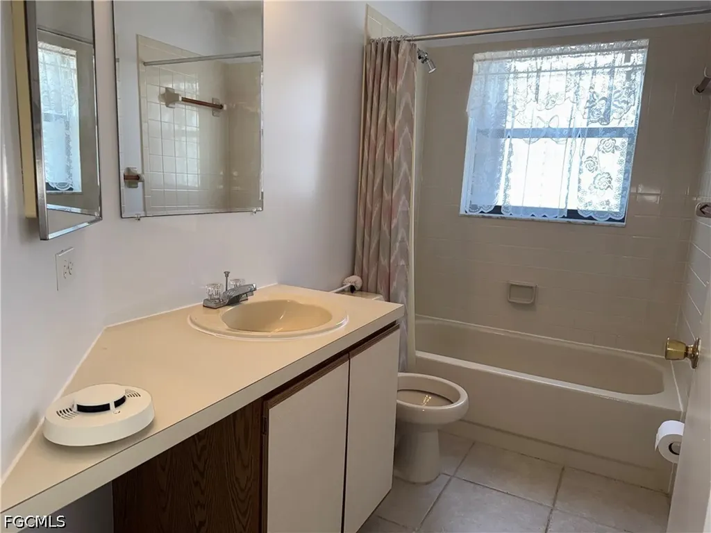 1040 SE 4th Street Cape Coral FL 33990