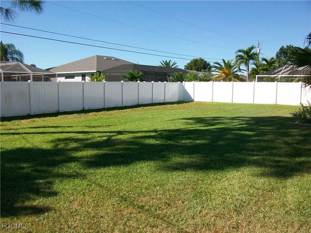 1040 SE 4th Street Cape Coral FL 33990
