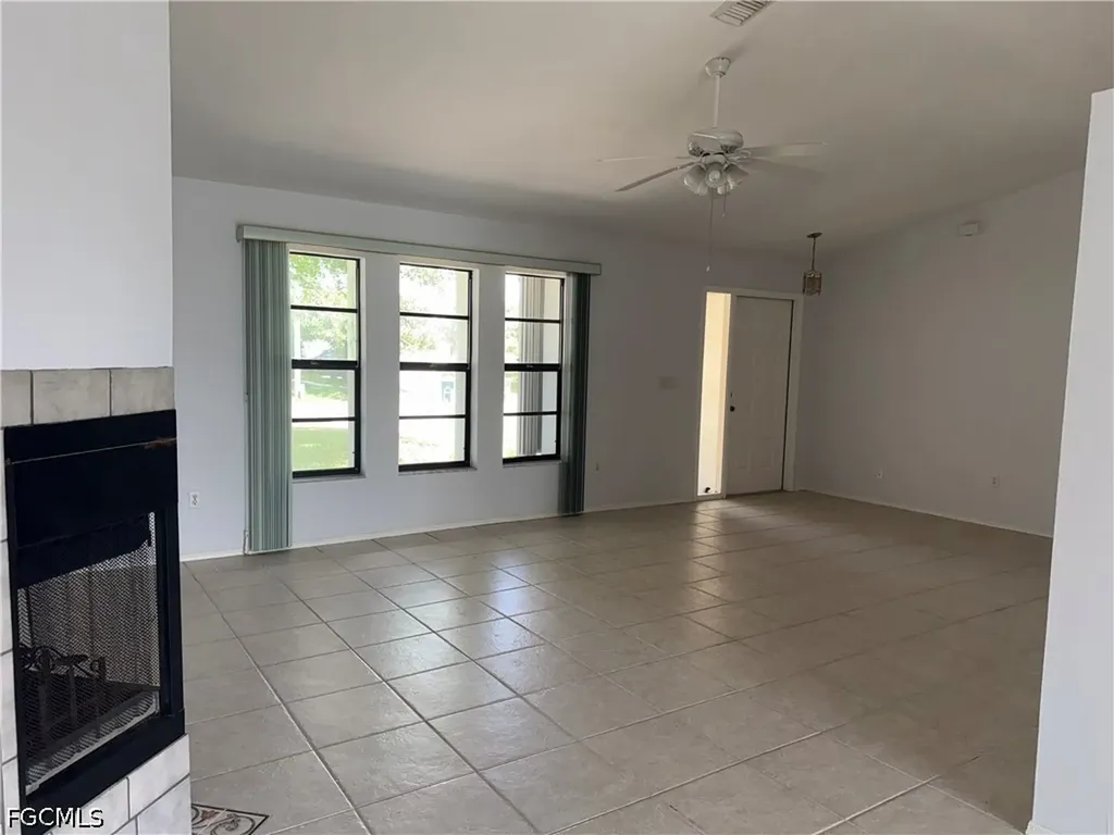 1040 SE 4th Street Cape Coral FL 33990