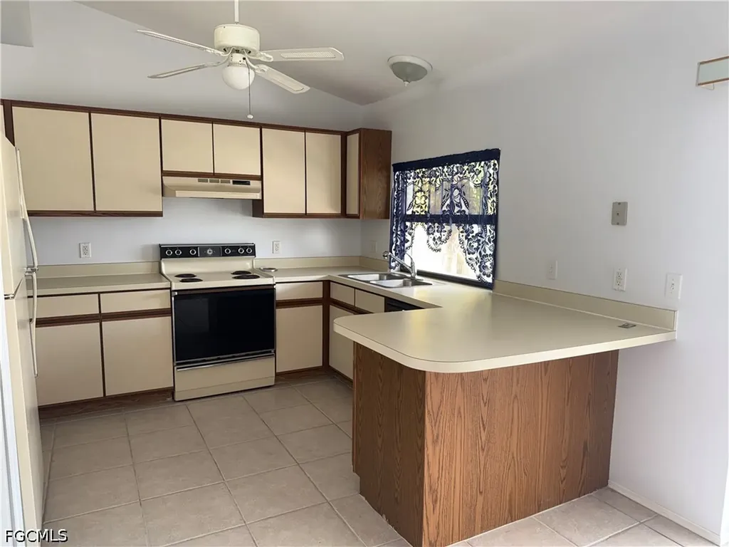 1040 SE 4th Street Cape Coral FL 33990