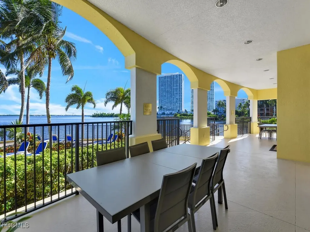 2797 1st Street Fort Myers FL 33916