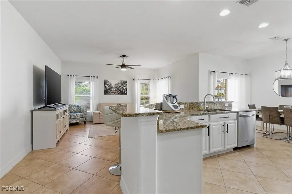 2452 Blackburn Circle Cape Coral FL 33991