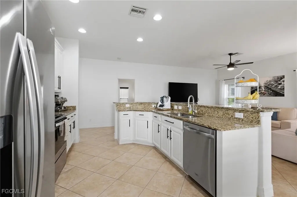 2452 Blackburn Circle Cape Coral FL 33991