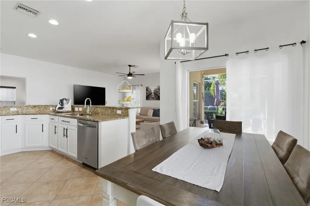 2452 Blackburn Circle Cape Coral FL 33991
