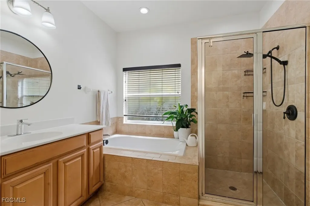2452 Blackburn Circle Cape Coral FL 33991