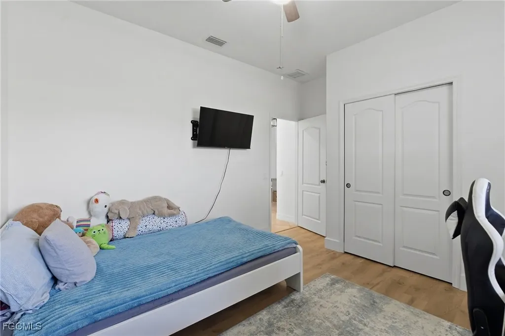 2452 Blackburn Circle Cape Coral FL 33991