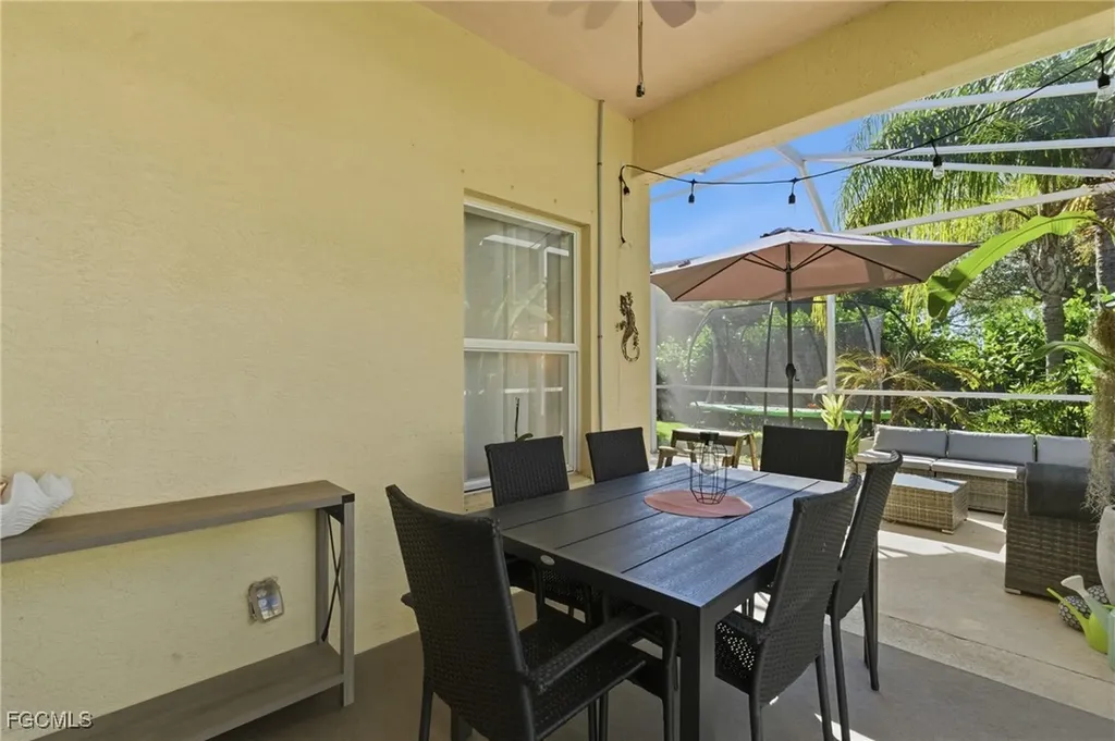2452 Blackburn Circle Cape Coral FL 33991
