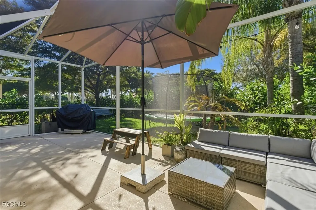 2452 Blackburn Circle Cape Coral FL 33991