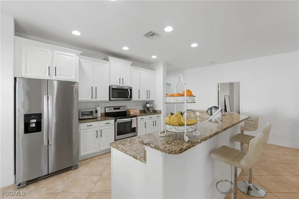 2452 Blackburn Circle Cape Coral FL 33991