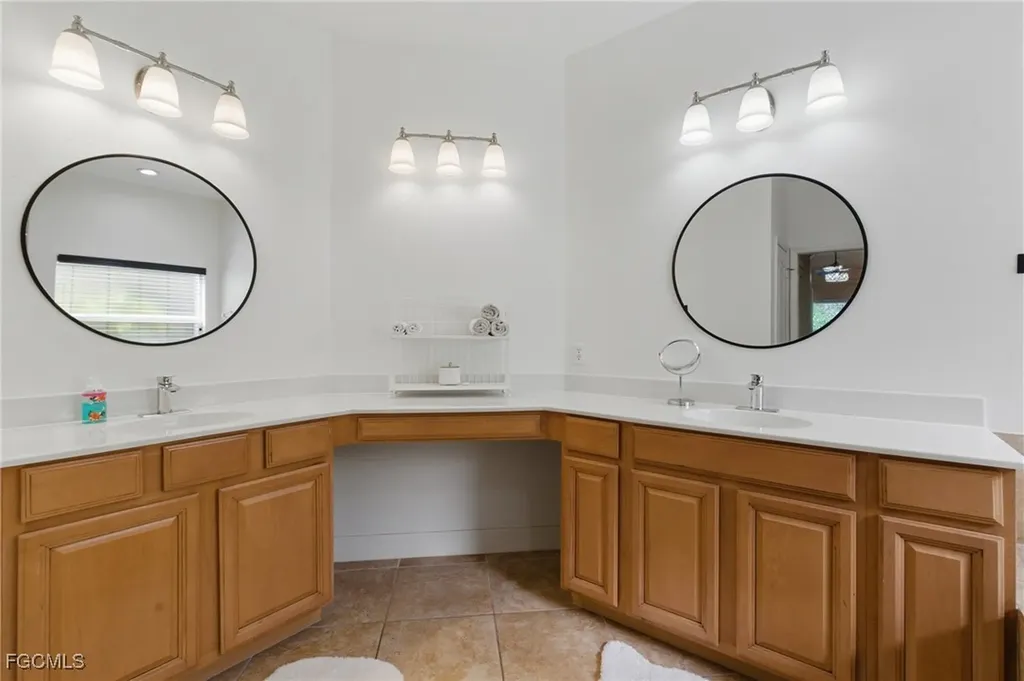 2452 Blackburn Circle Cape Coral FL 33991