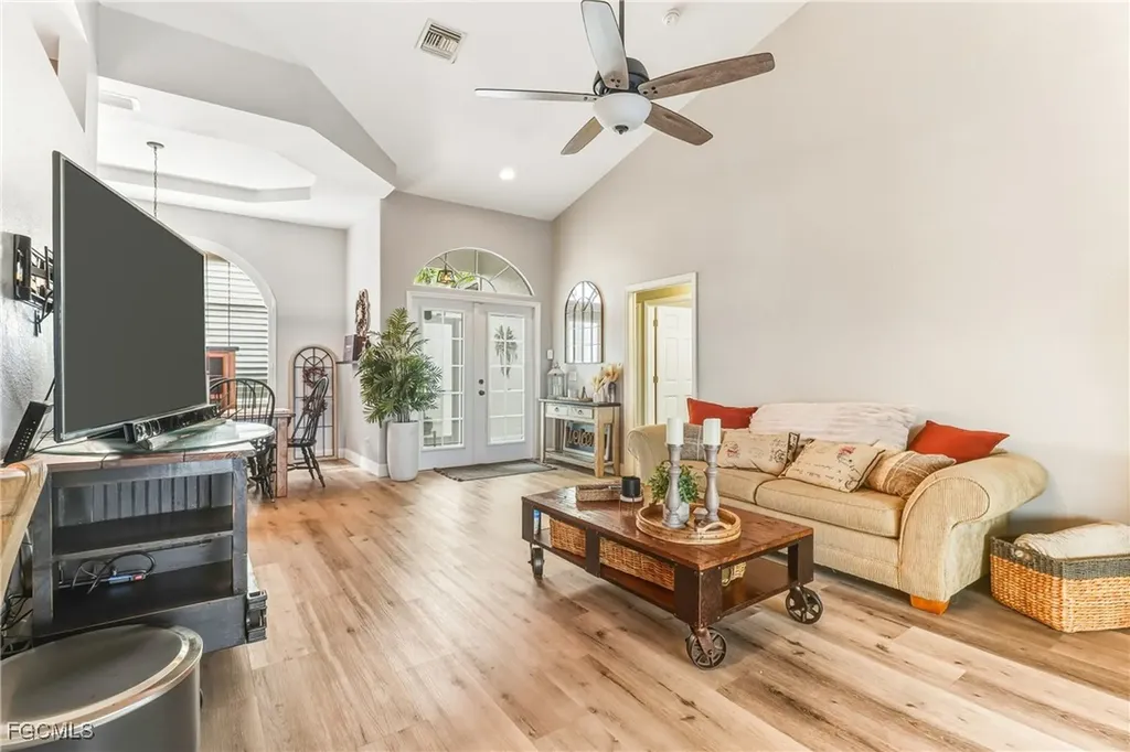 1023 SE 4th Street Cape Coral FL 33990