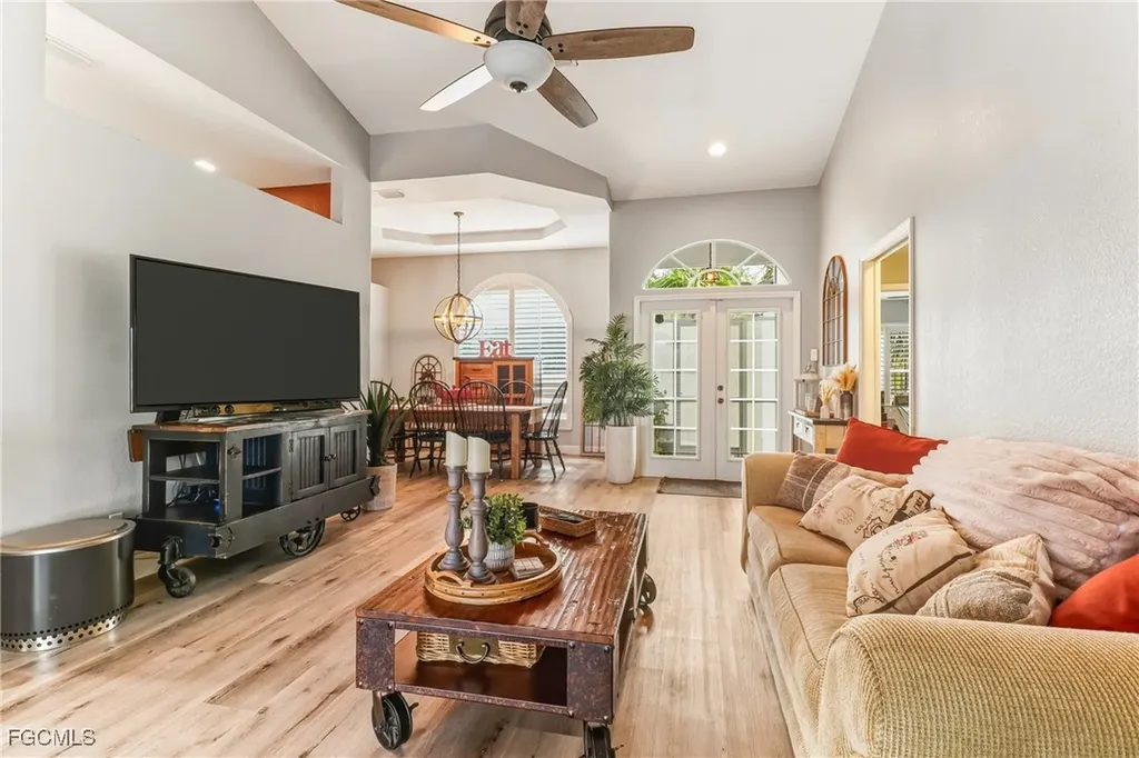 1023 SE 4th Street Cape Coral FL 33990