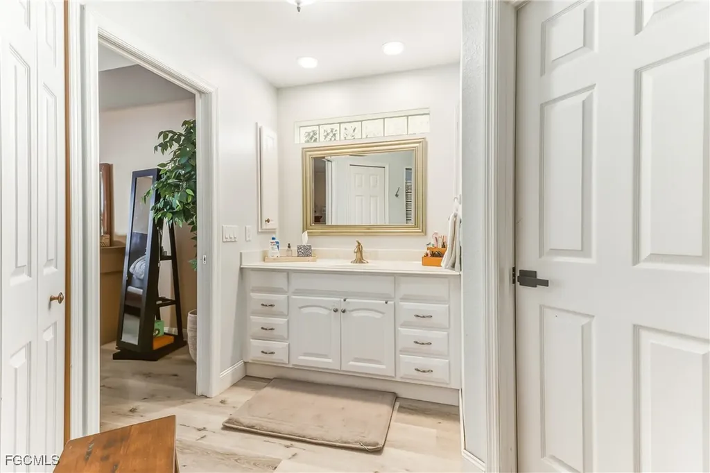 1023 SE 4th Street Cape Coral FL 33990