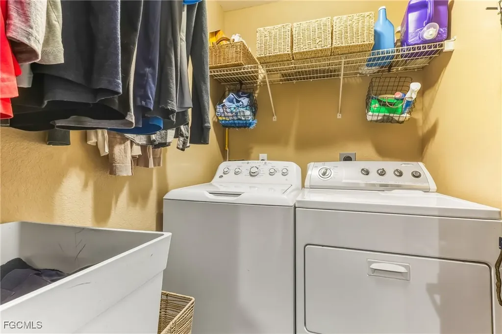 1023 SE 4th Street Cape Coral FL 33990