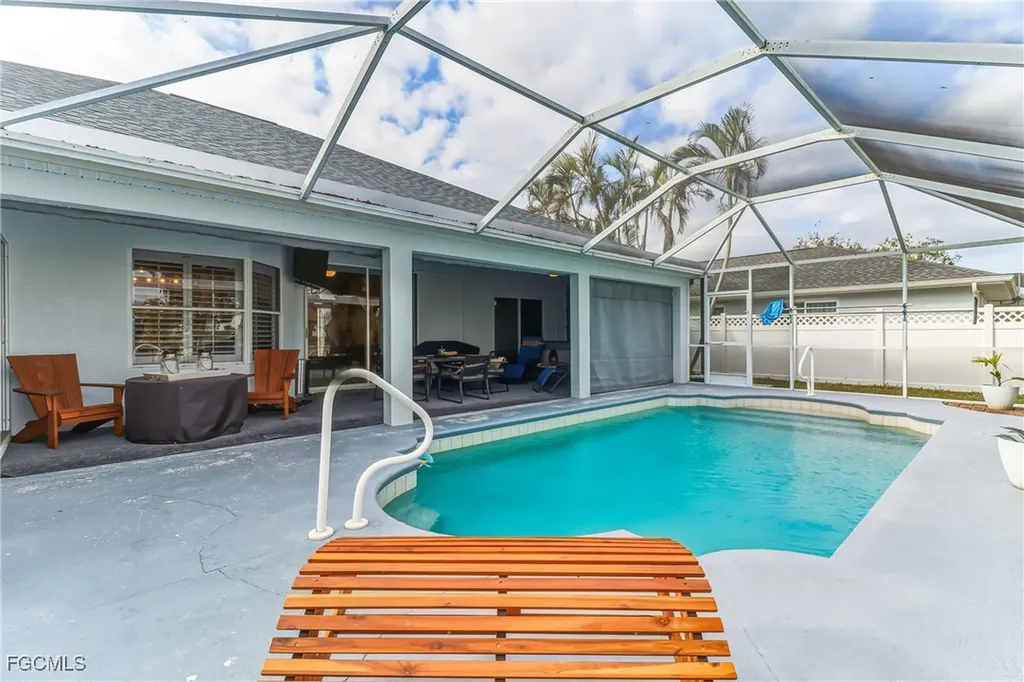 1023 SE 4th Street Cape Coral FL 33990