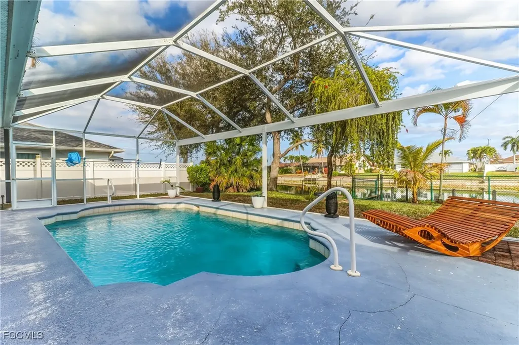1023 SE 4th Street Cape Coral FL 33990