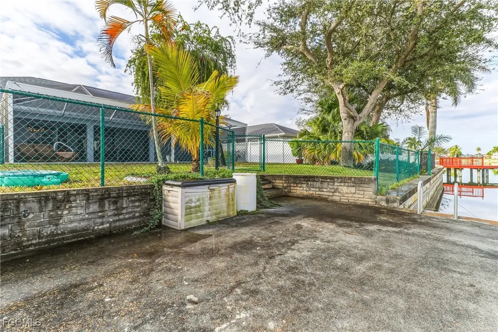 1023 SE 4th Street Cape Coral FL 33990