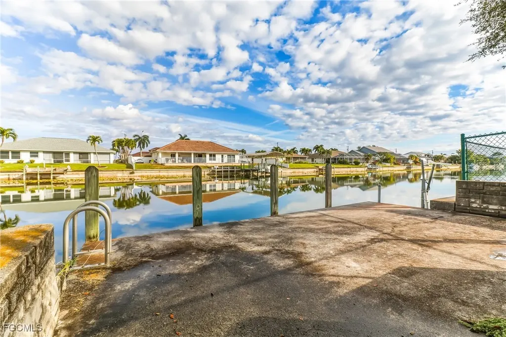 1023 SE 4th Street Cape Coral FL 33990