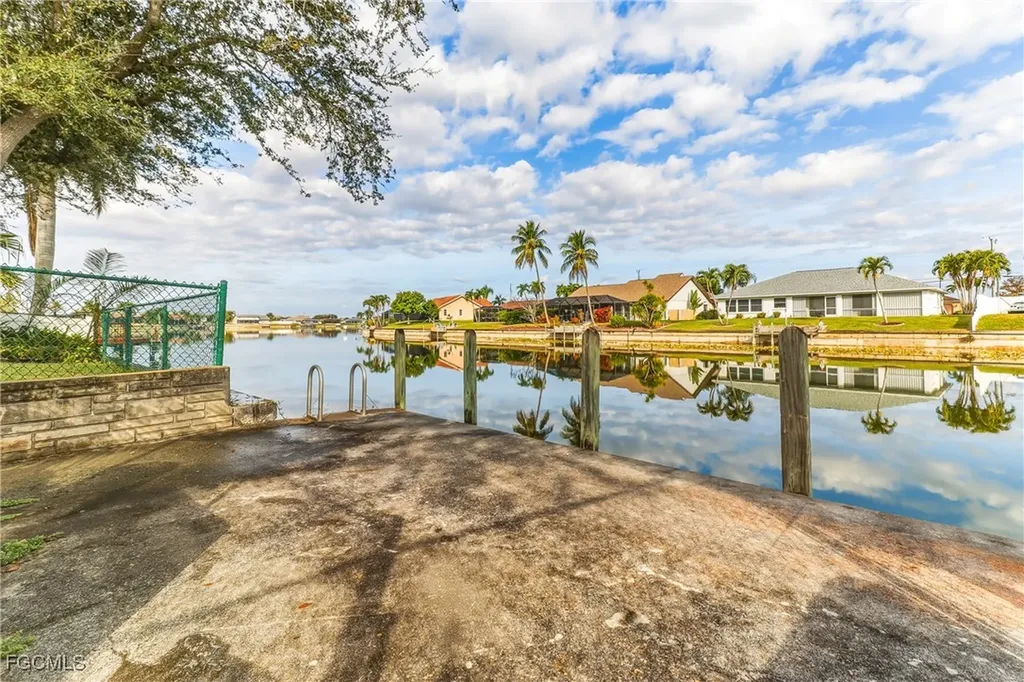 1023 SE 4th Street Cape Coral FL 33990