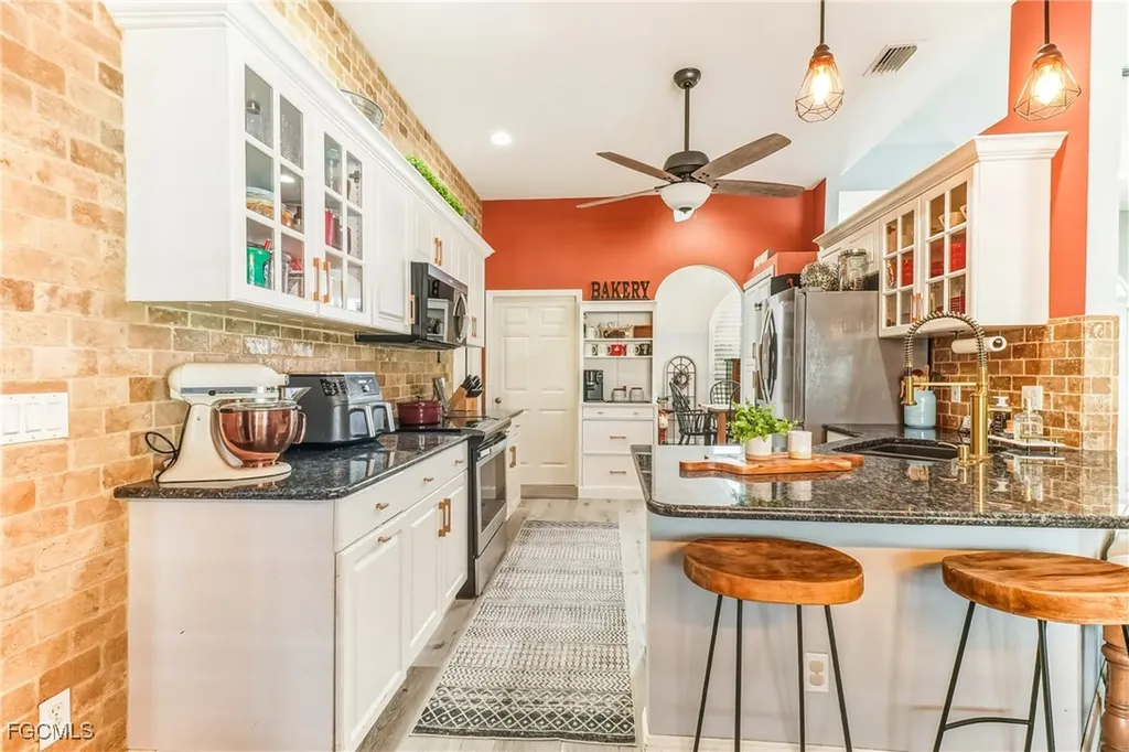 1023 SE 4th Street Cape Coral FL 33990