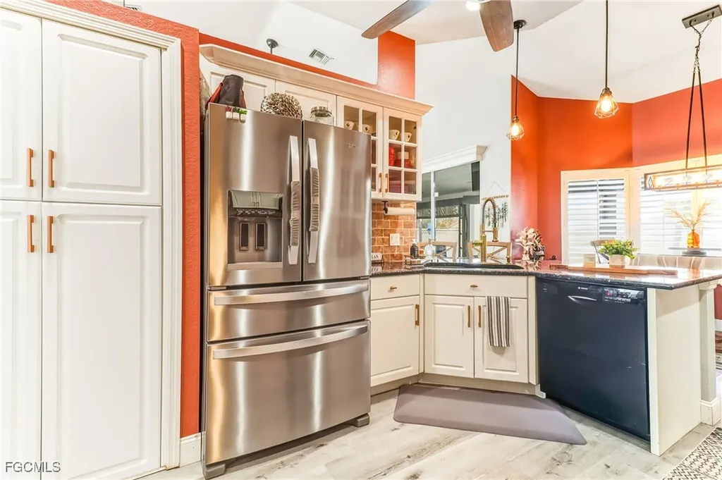 1023 SE 4th Street Cape Coral FL 33990