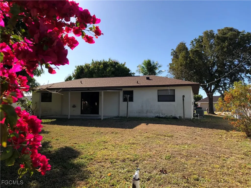 211 SE 23rd Street Cape Coral FL 33990