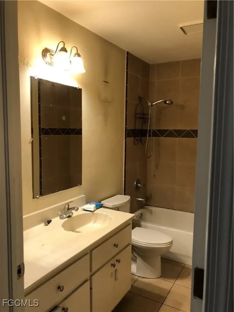 211 SE 23rd Street Cape Coral FL 33990