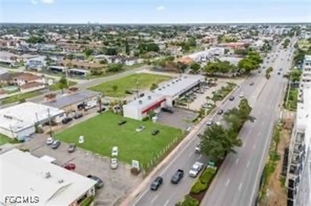 429 Cape Coral Parkway E Cape Coral FL 33904
