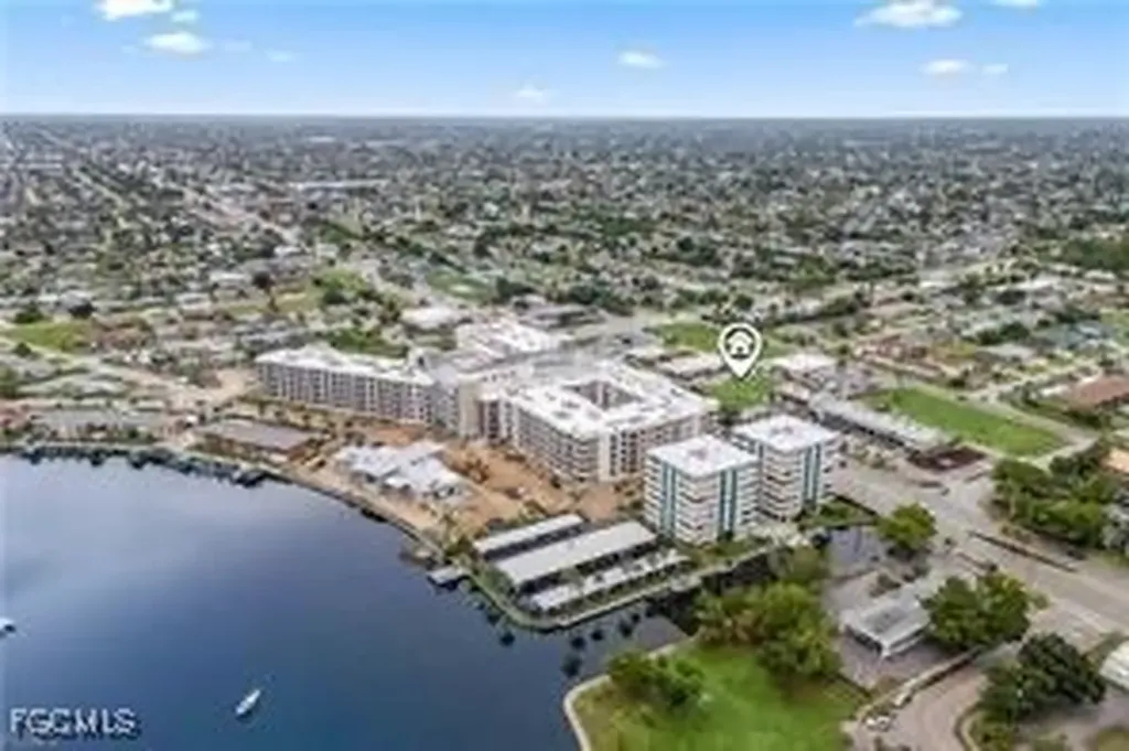 429 Cape Coral Parkway E Cape Coral FL 33904