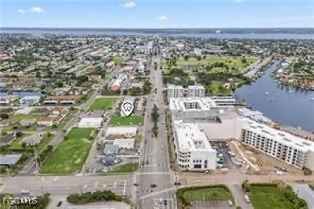 429 Cape Coral Parkway E Cape Coral FL 33904