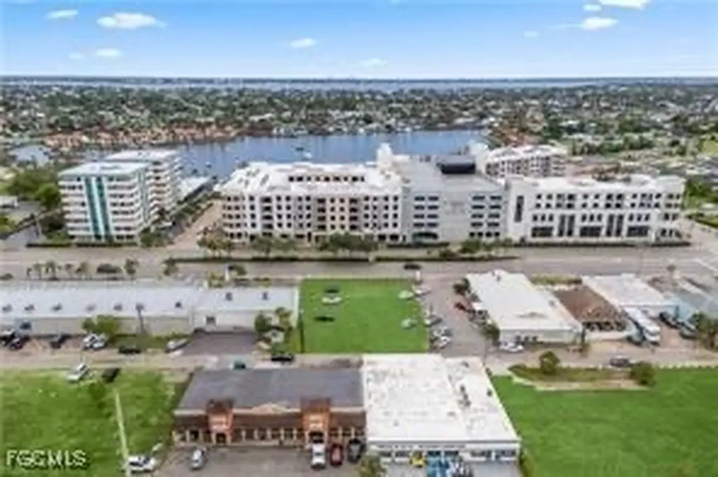 429 Cape Coral Parkway E Cape Coral FL 33904
