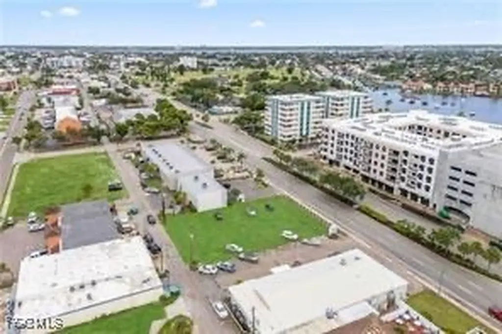 429 Cape Coral Parkway E Cape Coral FL 33904
