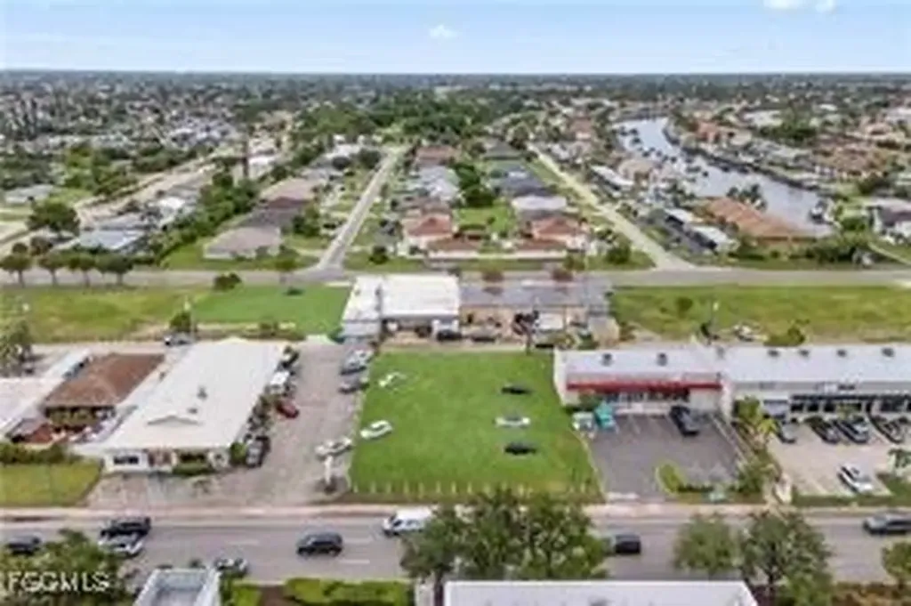 429 Cape Coral Parkway E Cape Coral FL 33904