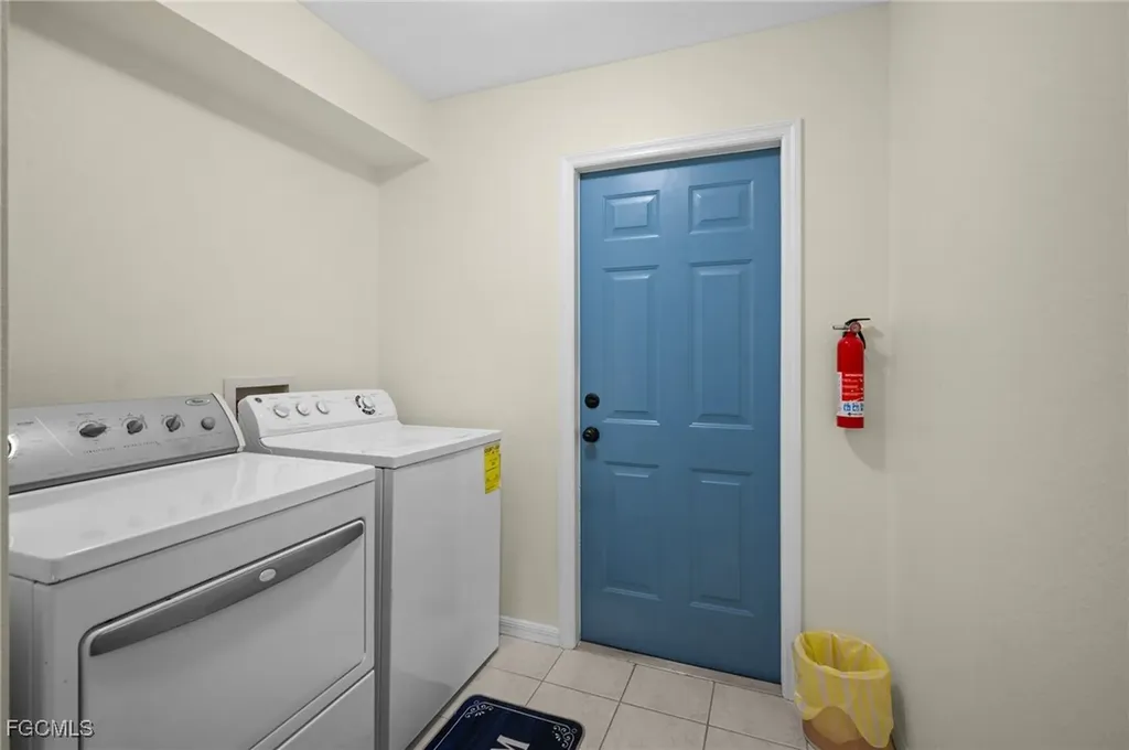 1214 SW Santa Barbara Place Cape Coral FL 33991