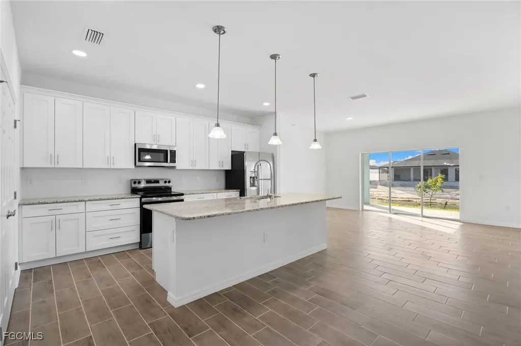 1024 SW 1st Street Cape Coral FL 33991