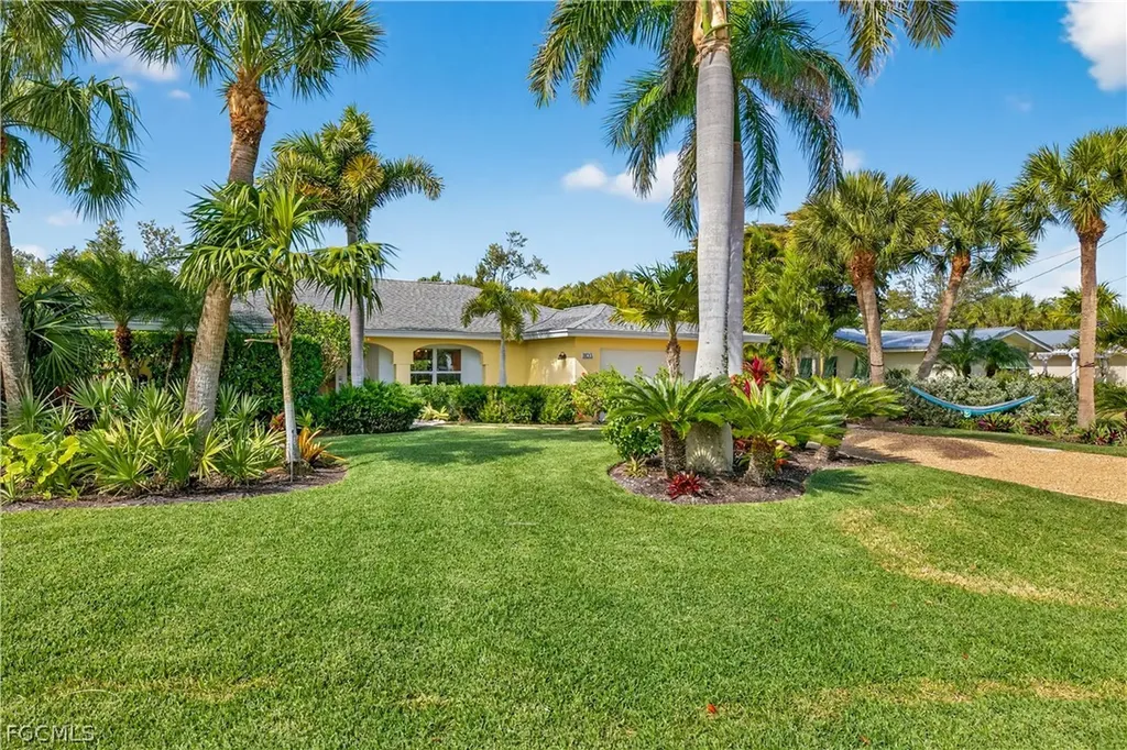 Sanibel FL, 1103 Captains Walk Street