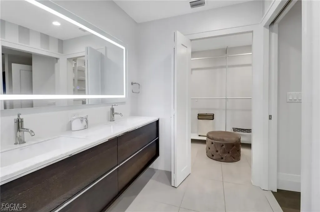 27052 Kindlewood Lane Bonita Springs FL 34134