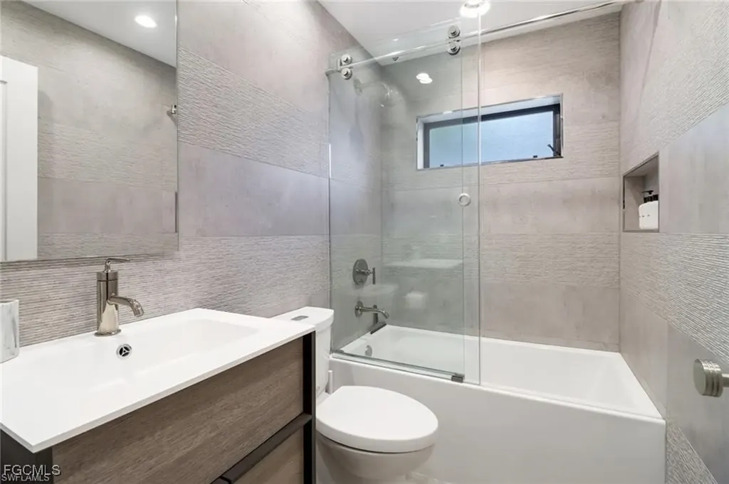 27052 Kindlewood Lane Bonita Springs FL 34134