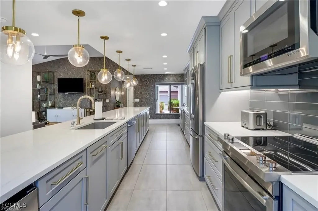 27052 Kindlewood Lane Bonita Springs FL 34134
