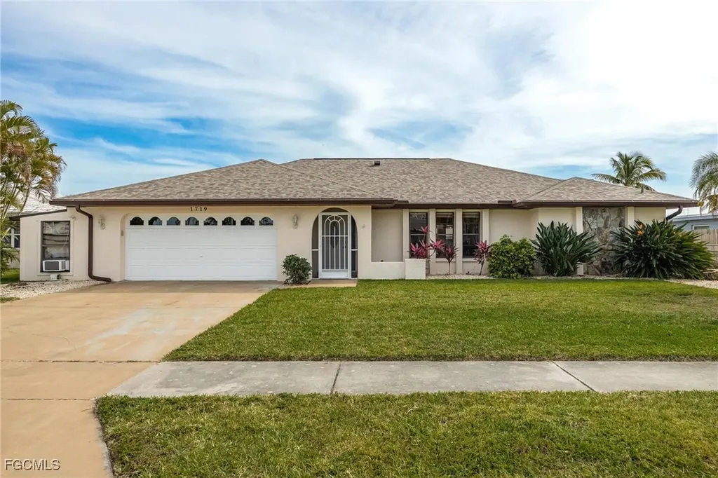 1719 W Bluewater Terrace North Fort Myers FL 33903