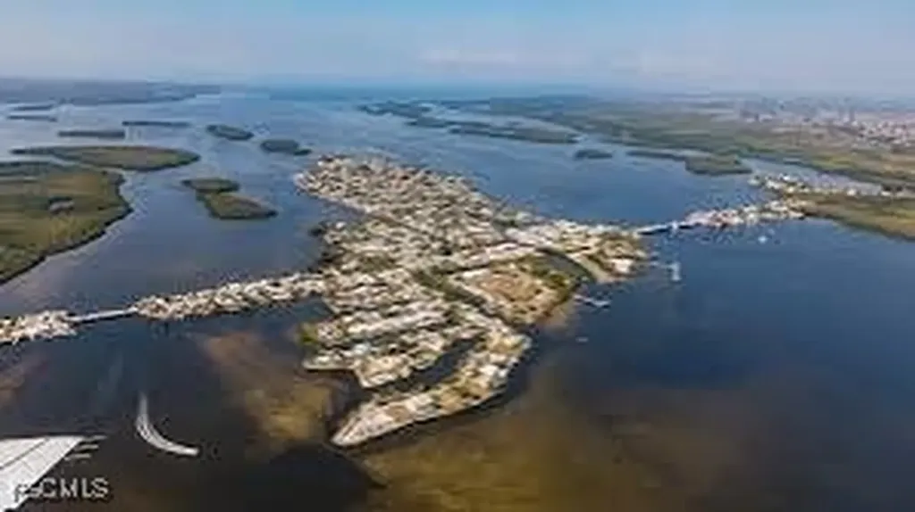 2319 NW 44th Place Cape Coral FL 33993