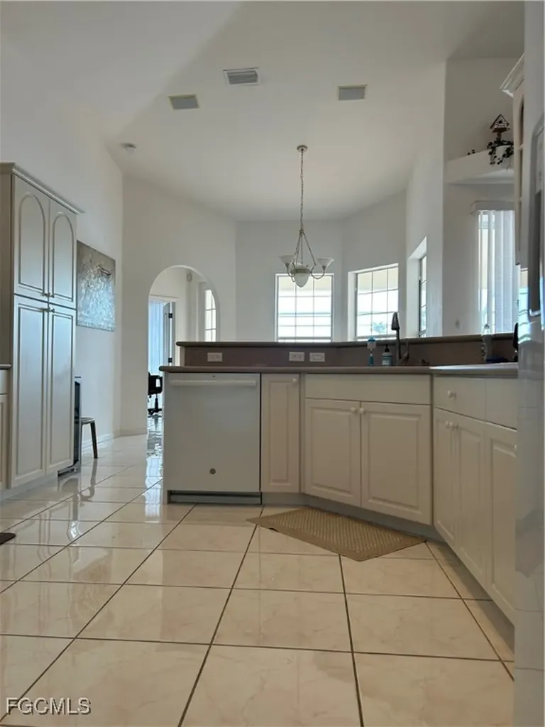 2002 SE 28th Street Cape Coral FL 33904
