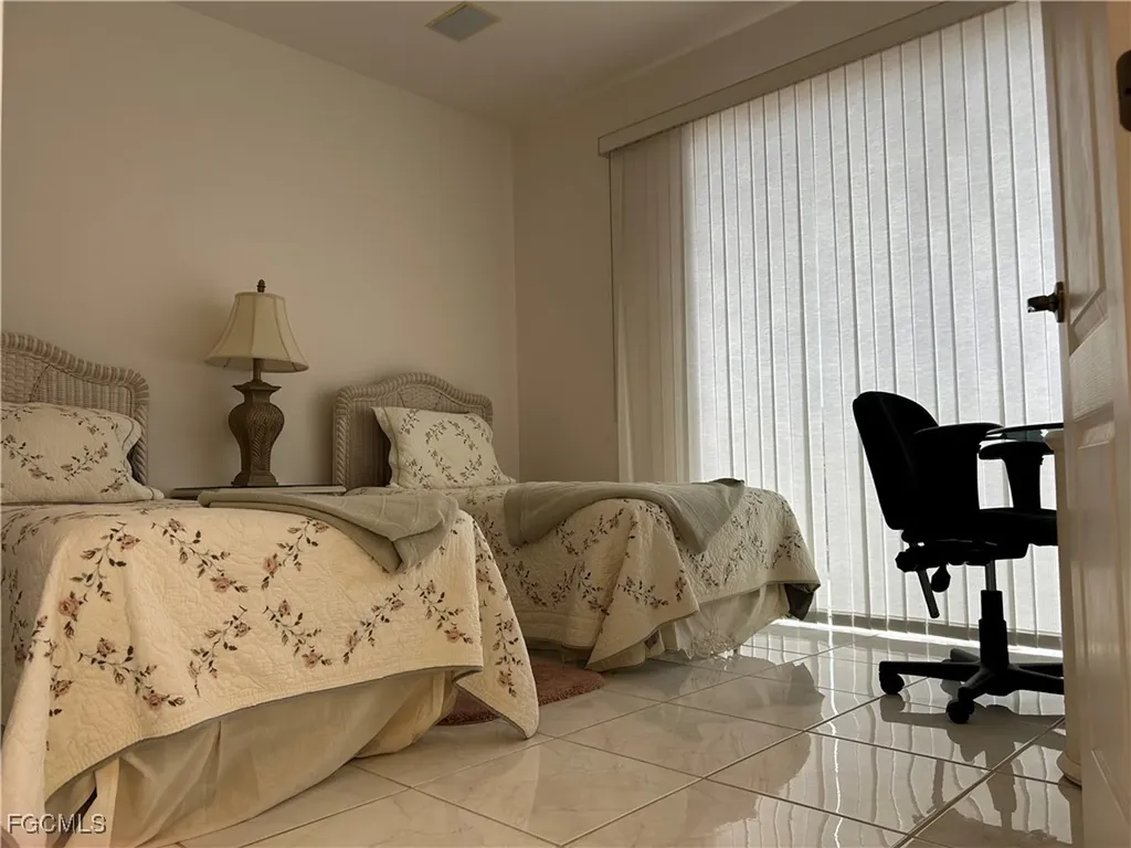 2002 SE 28th Street Cape Coral FL 33904