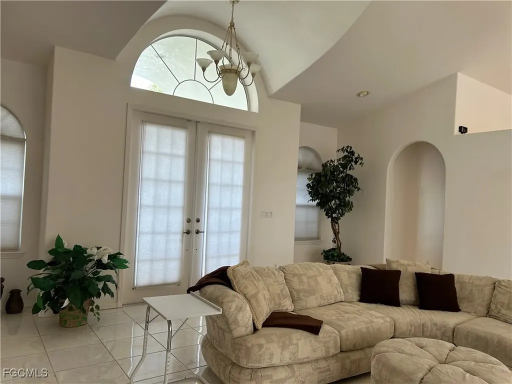 2002 SE 28th Street Cape Coral FL 33904