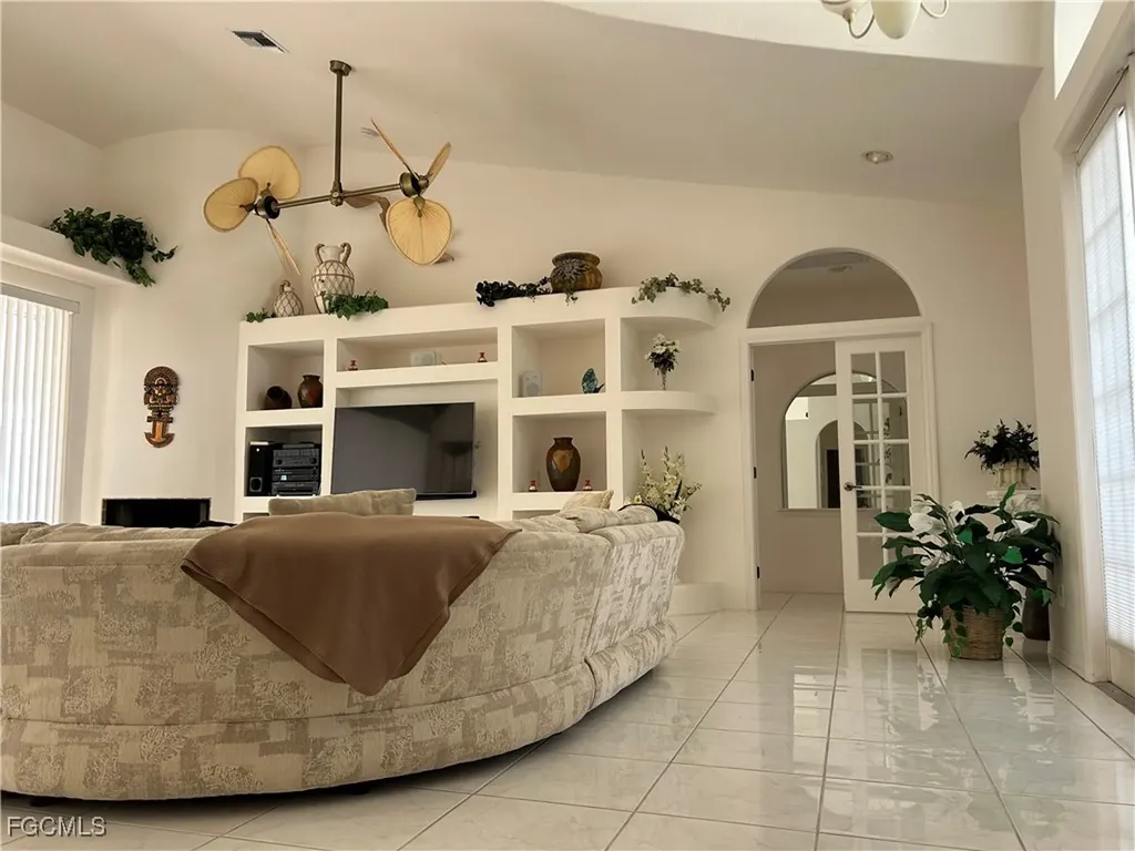 2002 SE 28th Street Cape Coral FL 33904