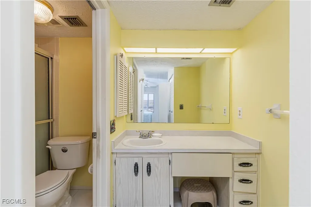 4549 SE 5th Place Cape Coral FL 33904
