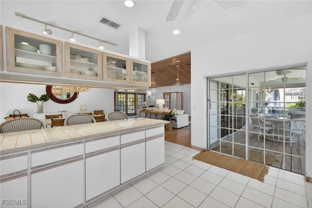 556 Sea Oats Drive Sanibel FL 33957