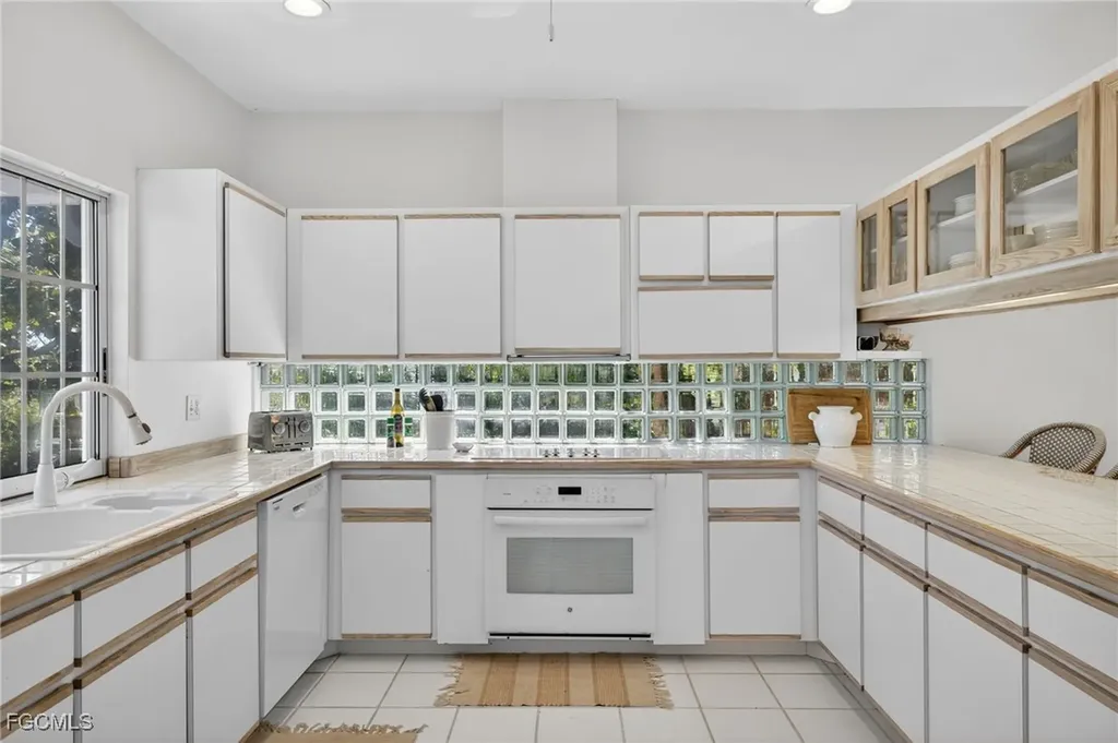 556 Sea Oats Drive Sanibel FL 33957