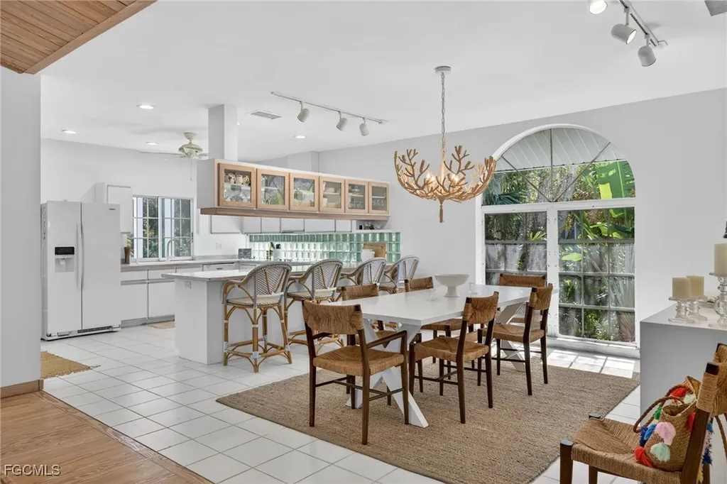 556 Sea Oats Drive Sanibel FL 33957