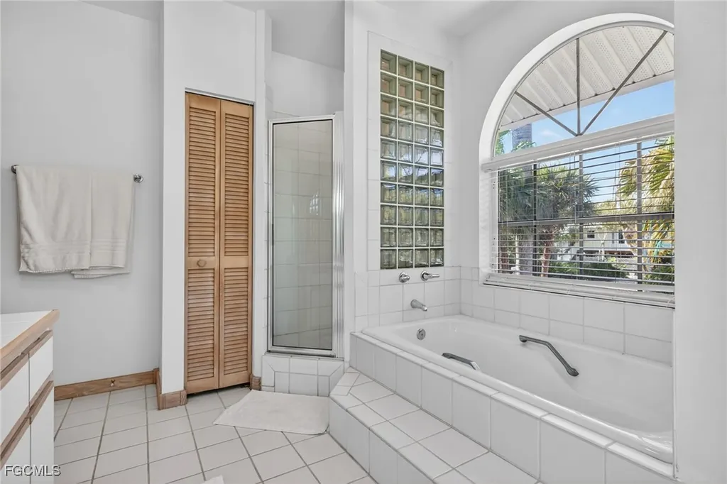 556 Sea Oats Drive Sanibel FL 33957